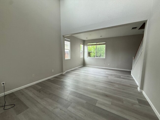 Building Photo - 4 Bed| 2.5 Bath | 2090 SF | Two Story | Tenant pays $175 monthly for WS&G