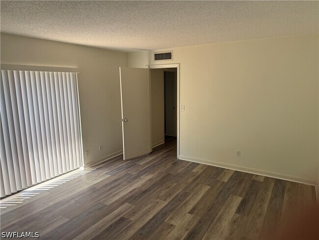 Building Photo - 1531 Park Meadows Dr