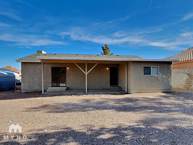 Building Photo - 545 Truffles St