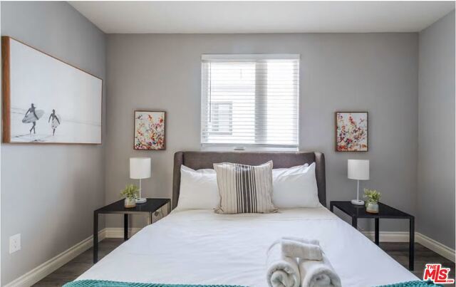 Building Photo - 817 N Mariposa Ave