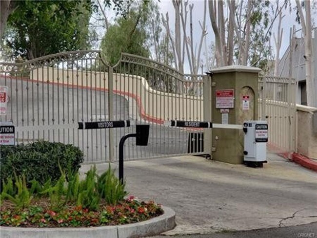 Building Photo - Remodeled 3BD Corner Townhome + Dual Primary Suites + Views | Bella Montana