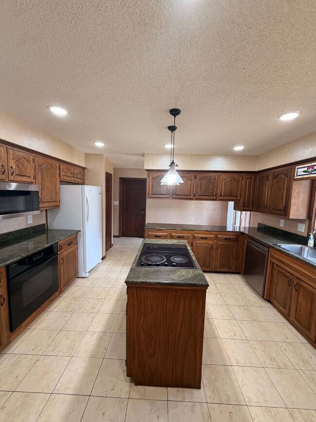 Building Photo - 4427 Edgewood Cir