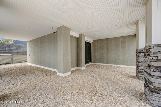Building Photo - 104 Lawrence Dr