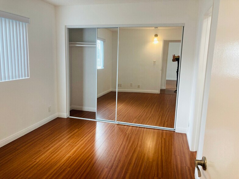 Building Photo - 924 Gaviota Ave