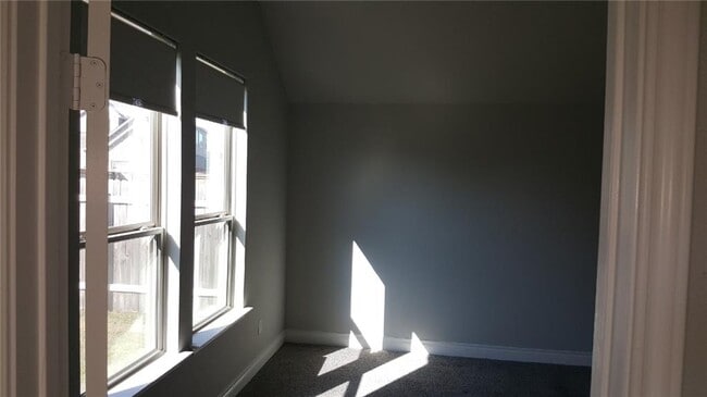 Building Photo - 212 Freeman Loop