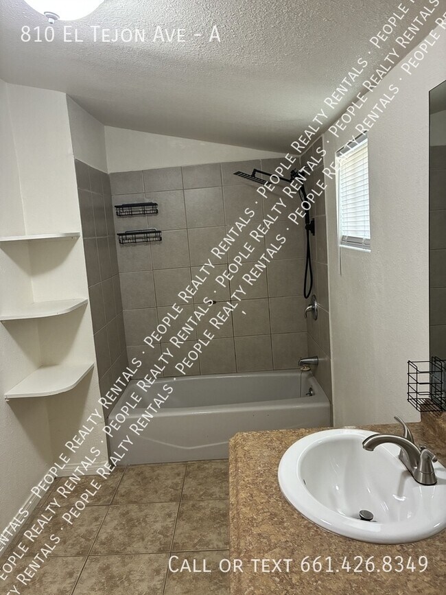 Building Photo - 810 El Tejon Ave