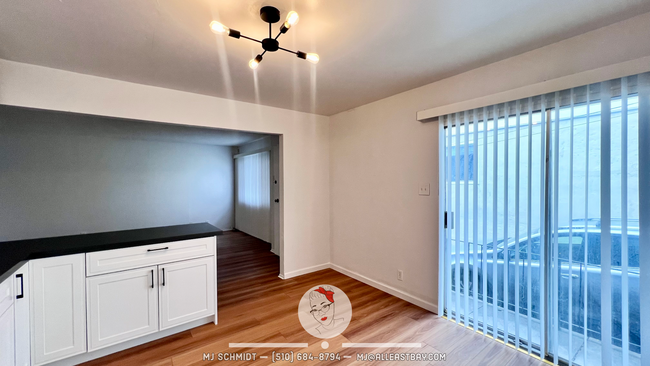 Building Photo - Completely Remodeled 2bd/1bth Included Wat...