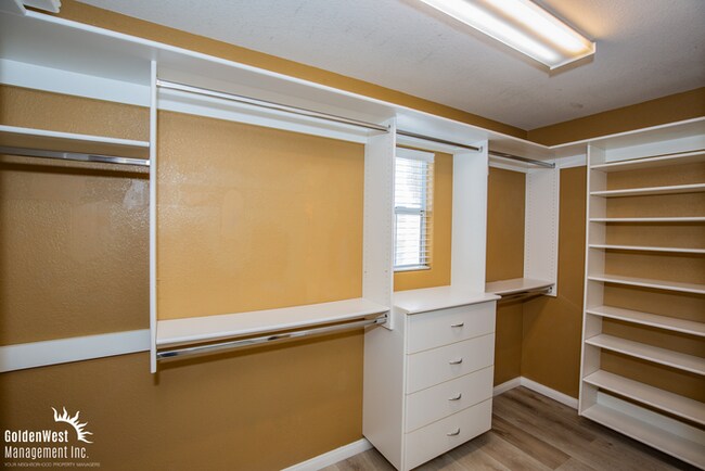 Building Photo - Beautifully Upgraded 5Bdm 3Ba Home Located in the Highly Desirable Summerlin.