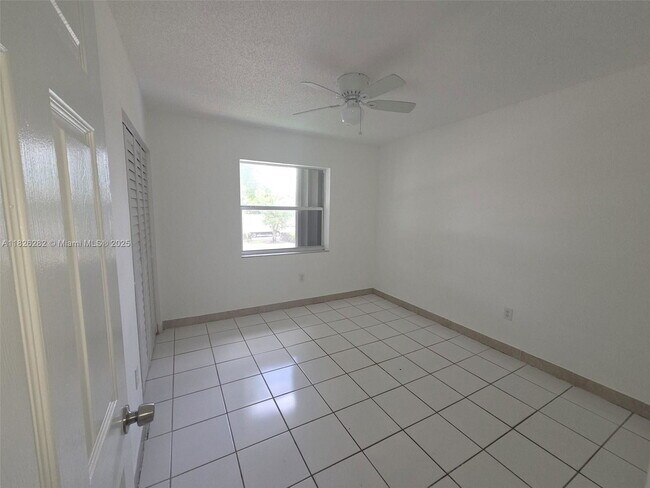 Building Photo - 3913 NW 76th Terrace