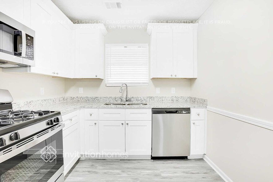 Building Photo - 50 Hidden Ridge Dr