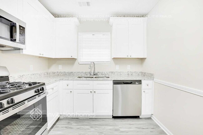 Building Photo - 50 Hidden Ridge Dr