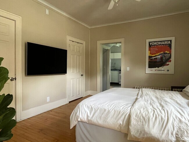 Building Photo - Charming, Sweet Home For Rent!