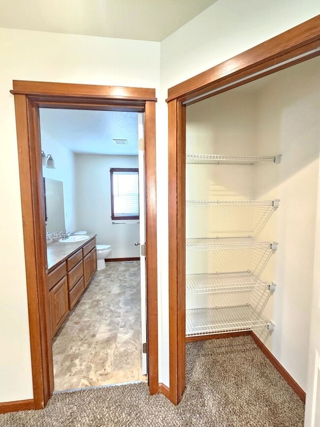 Building Photo - $2,200 -  3 Bed / 2.5 Bath Beautiful Spokane Valley House