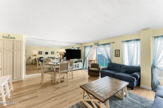 Building Photo - 8743 Thomas Dr