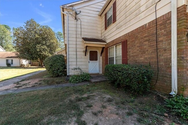 Building Photo - 2613 Stratford Ln