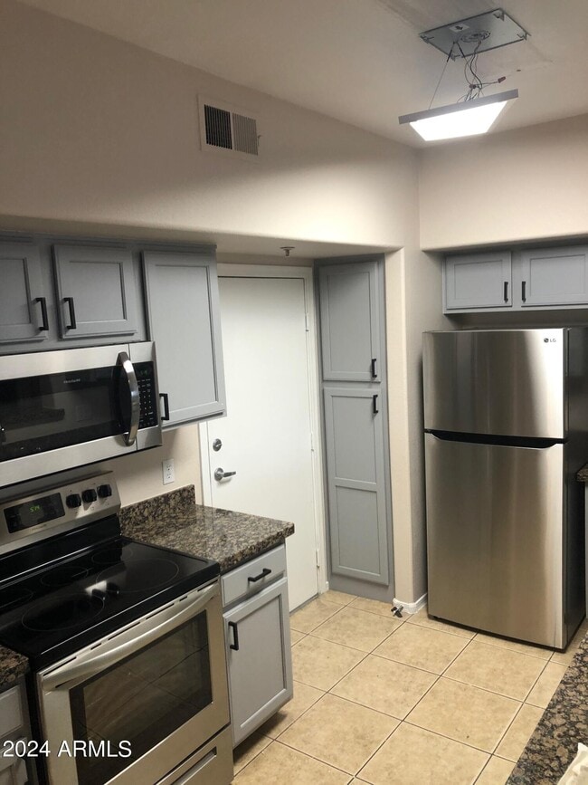 Building Photo - 4644 N 22nd St