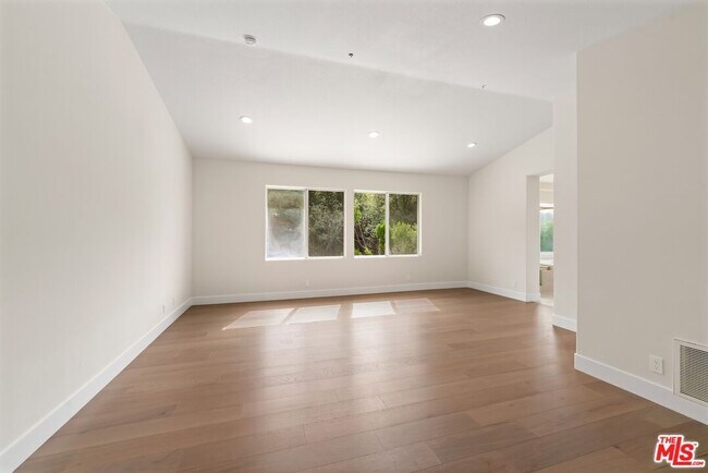 Building Photo - 18500 St Moritz Dr