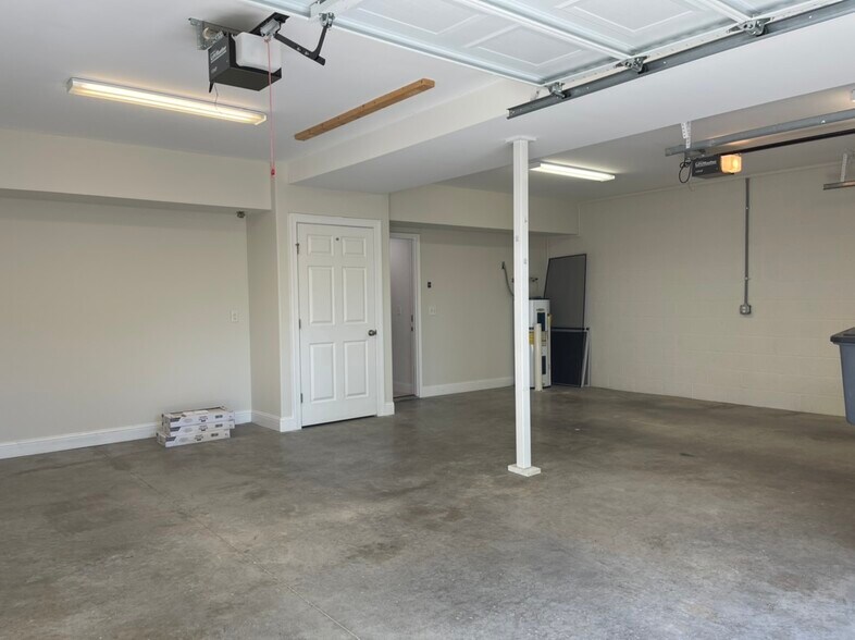 Building Photo - 144 Saint James Pl