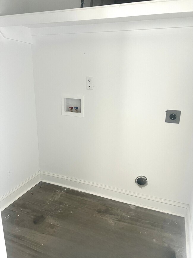 Building Photo - 322 Lincolnshire Square