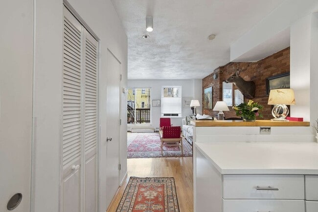 Building Photo - 26 Bigelow St