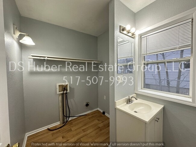 Building Photo - 813 N Jenison Ave
