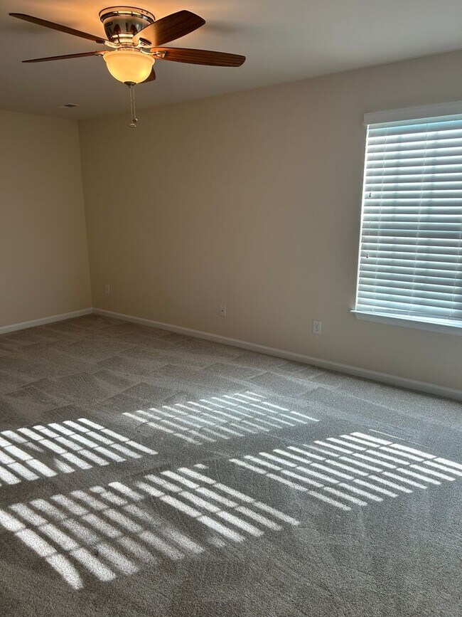 Building Photo - Greenville, 3BD/2.5BA with Loft, 1992SF