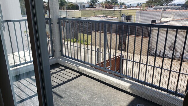 Building Photo - 2057 W Florence Ave