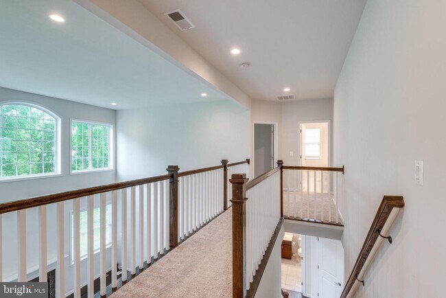 Building Photo - 41256 Lenah Point Dr