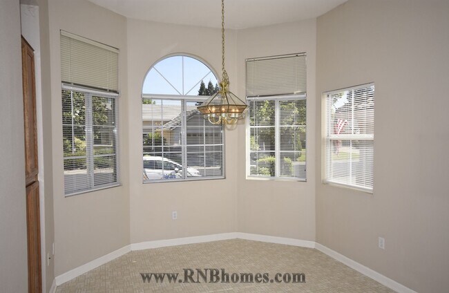 Building Photo - 408 Angelrock Ct