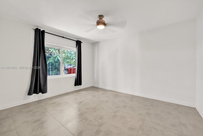 Building Photo - 801 NE 118th St