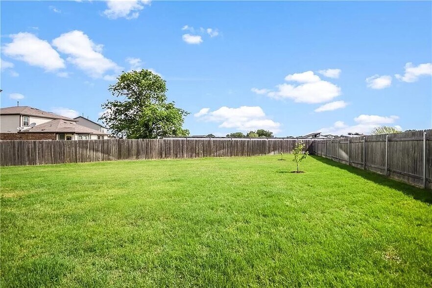 Building Photo - 7925 Arezzo Dr