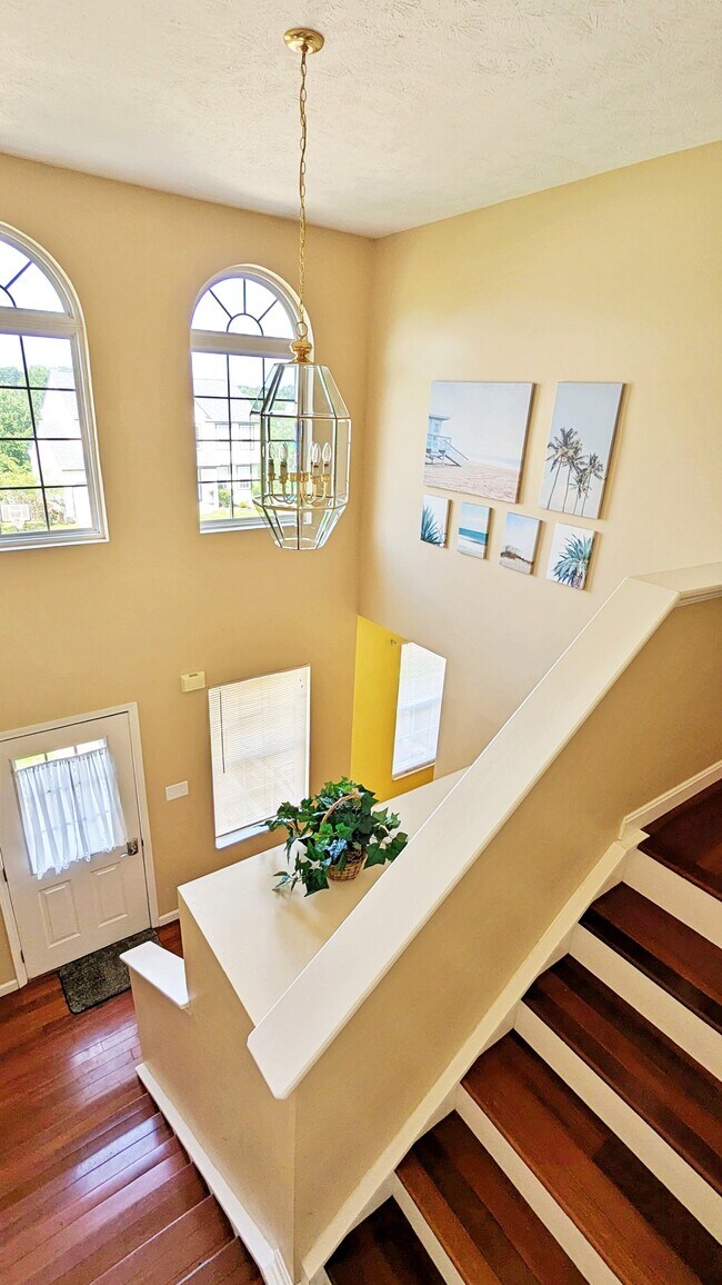 Foyer - 610 Fieldstone Dr