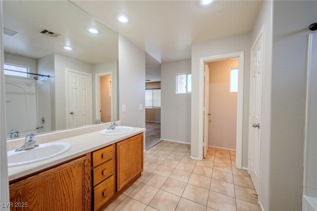 Building Photo - 5283 Broadlake Ln