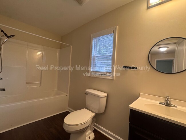 Building Photo - 1505 Axum Rd