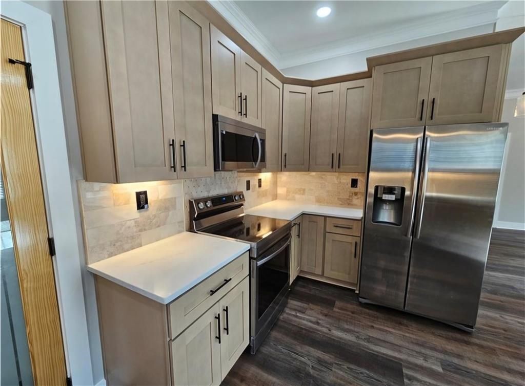 Building Photo - 198 Wellington St SW