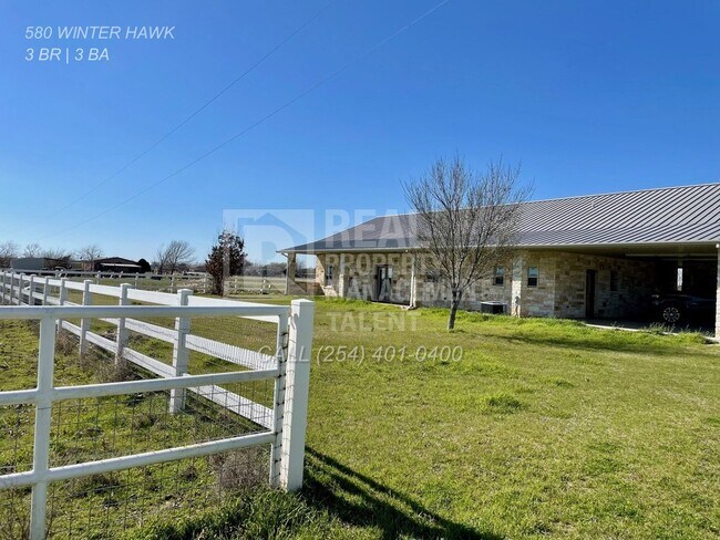 Building Photo - 3 Bedroom, 3 Bathroom Ranch Home with Barn...