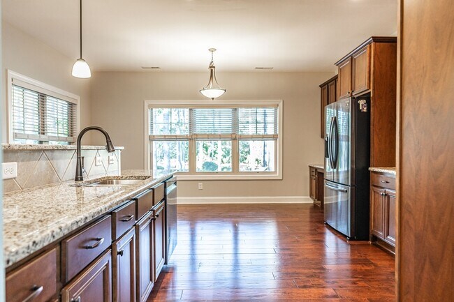 Building Photo - 100 Wiregrass Ln