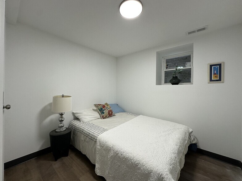 Building Photo - 1626 N Fairfield Ave