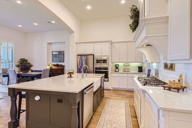 Building Photo - Available Now: Gorgeous 4 Bed/3.5 Bath wit...