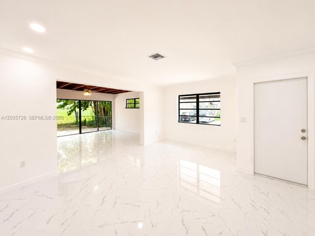 Building Photo - 401 S Shore Dr