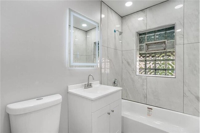 Building Photo - 6411 S Leclaire Ave