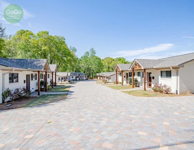 Building Photo - 306 W College St