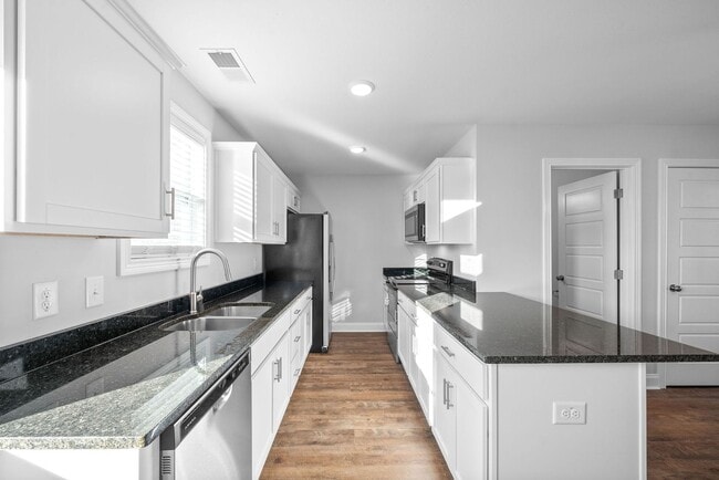 Building Photo - 919 Martin St
