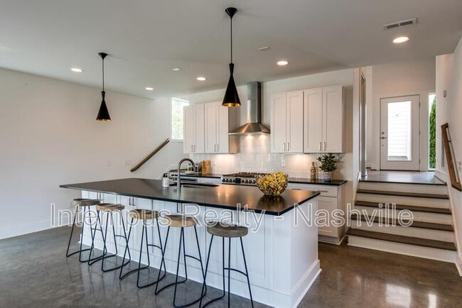 Building Photo - 958 9th Ave S