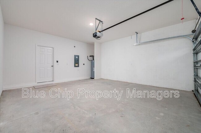 Building Photo - 34200 Cinder Wy