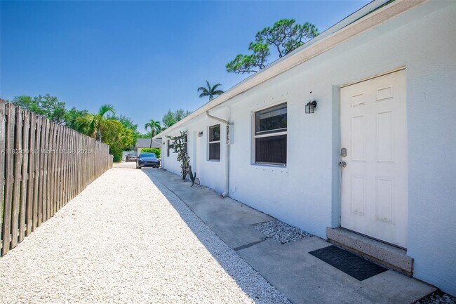 Building Photo - 605 SW 14th Terrace