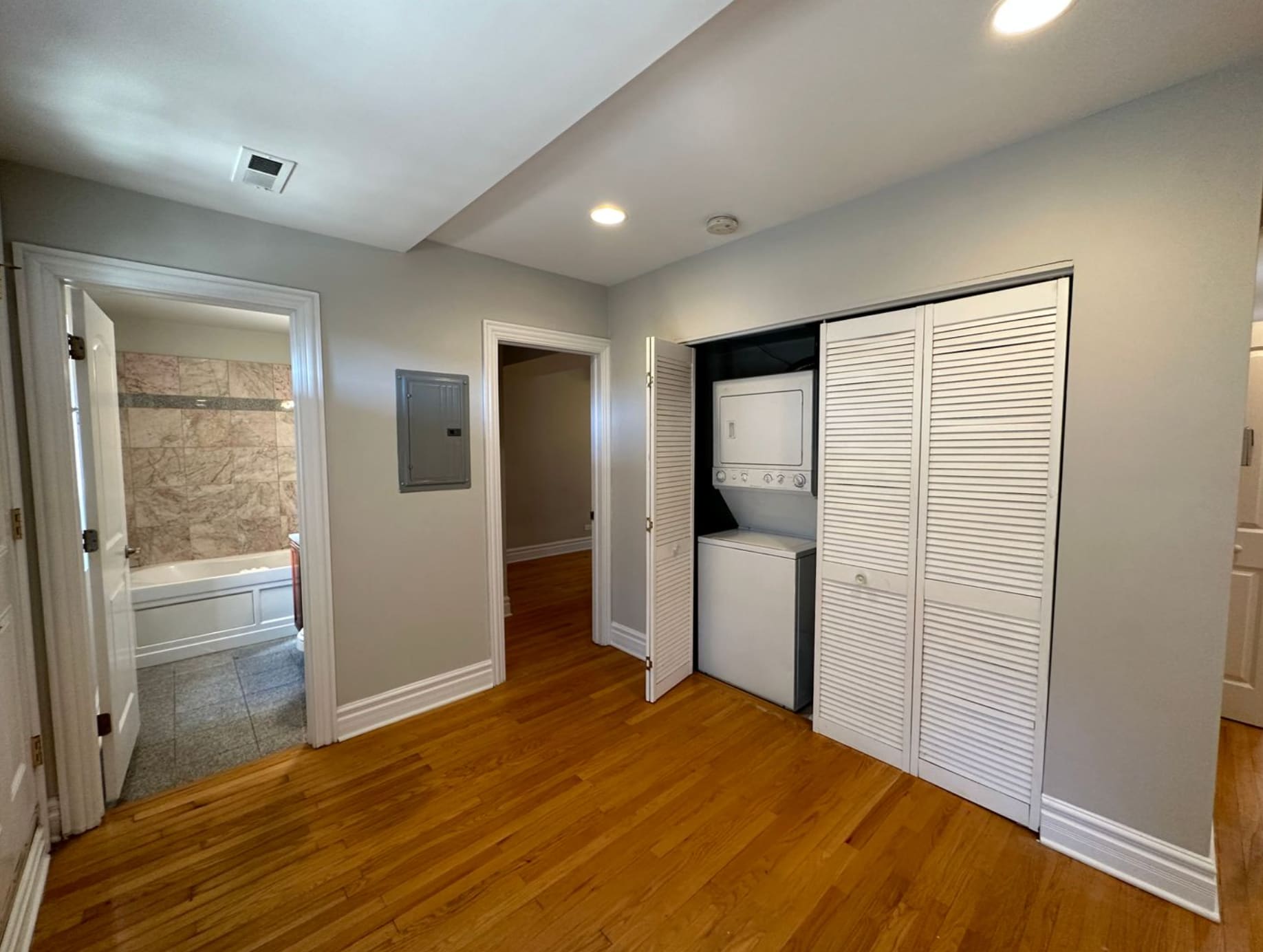 Building Photo - 3925 W Altgeld St