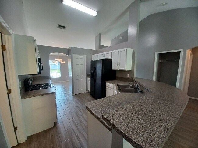 Building Photo - 2720 Soaring Hawk Dr