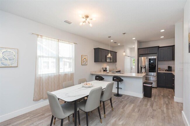 Building Photo - 2013 E Waters Ave