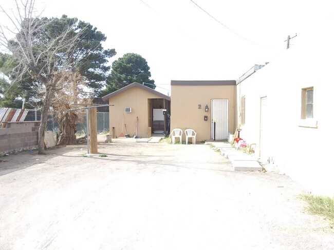 Primary Photo - 619 Val Verde St